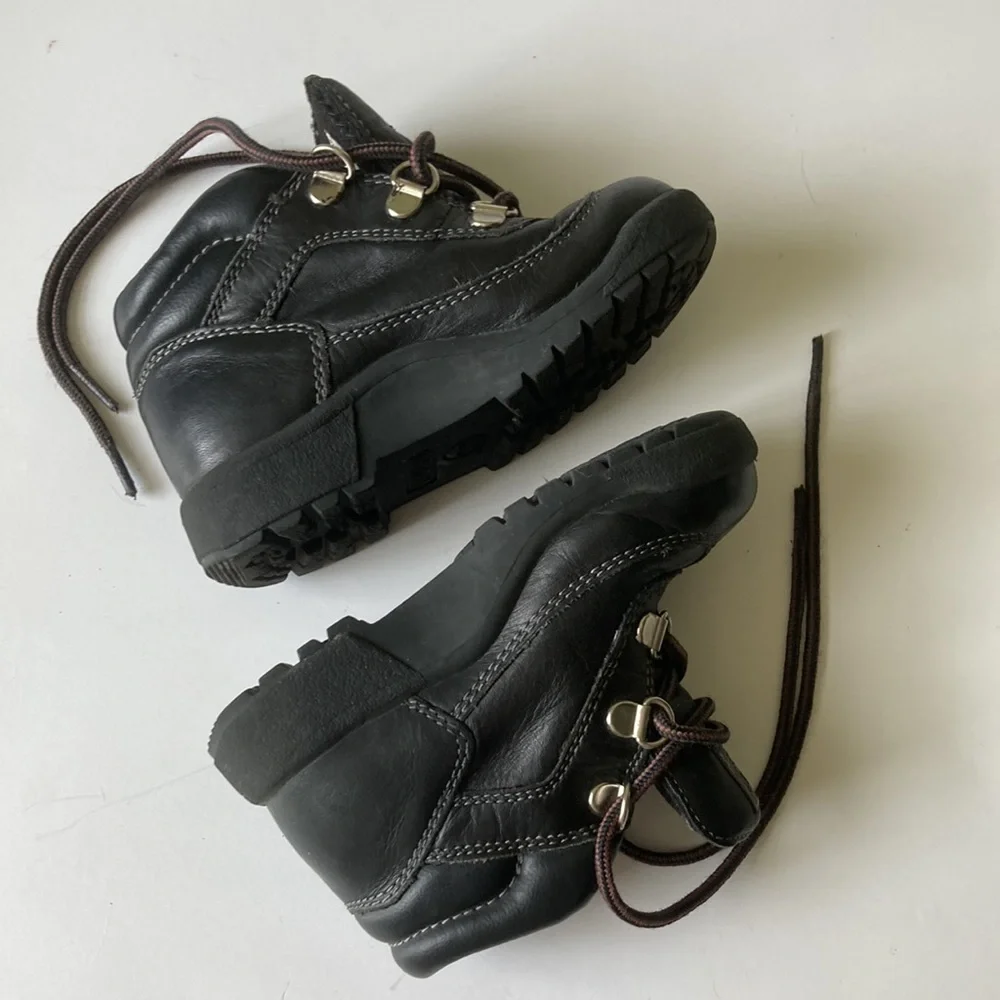 Timberland child’s toddler black leather boots size 8.5